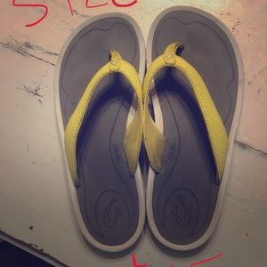 Size 6 Women’s olukai sandals